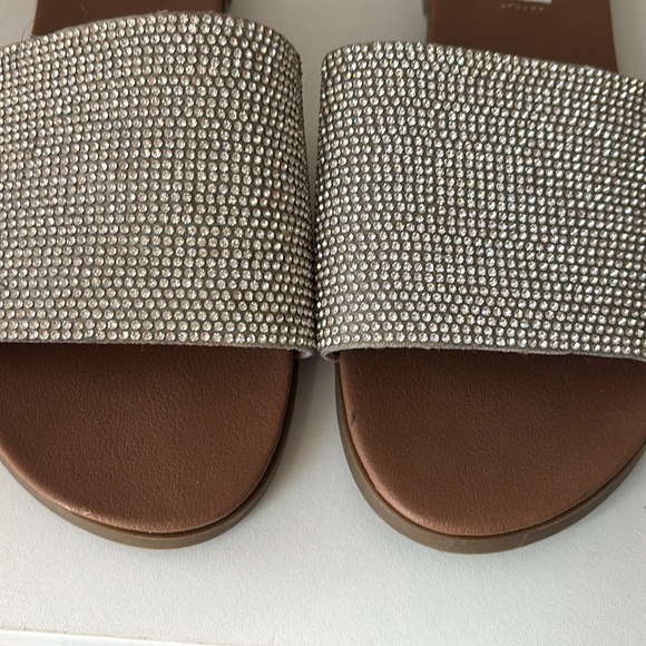 Steve Madden Silver Rhinestone Flat Sandals 8/8.5 - Picture 3 of 11